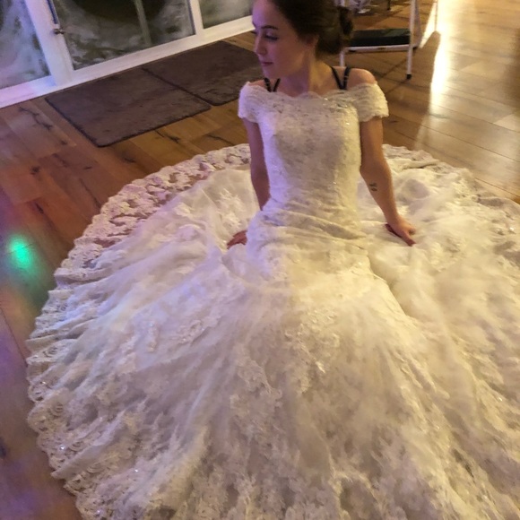 OLGE CASSINI Wedding Gown - Picture 2 of 8